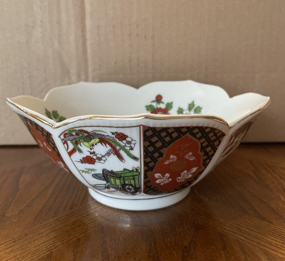 VTG Imari Porcelain Japan Scalloped Lotus Floral Gold Accents 7” Bowl